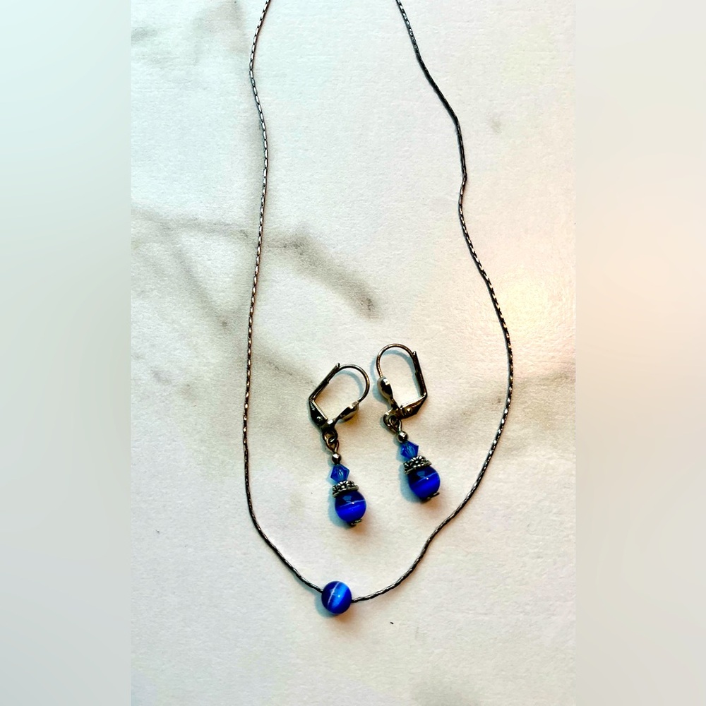 Adj. Choker Necklace w/Matching Pierced Earrings. Dark Blue Bead w/White Stripe